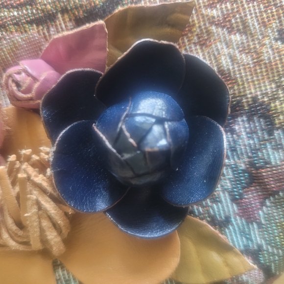 2000'sMoschino Floral Tapestry Shoulder Bag with Floral Appliques. Made In Italy - Picture 8 of 15